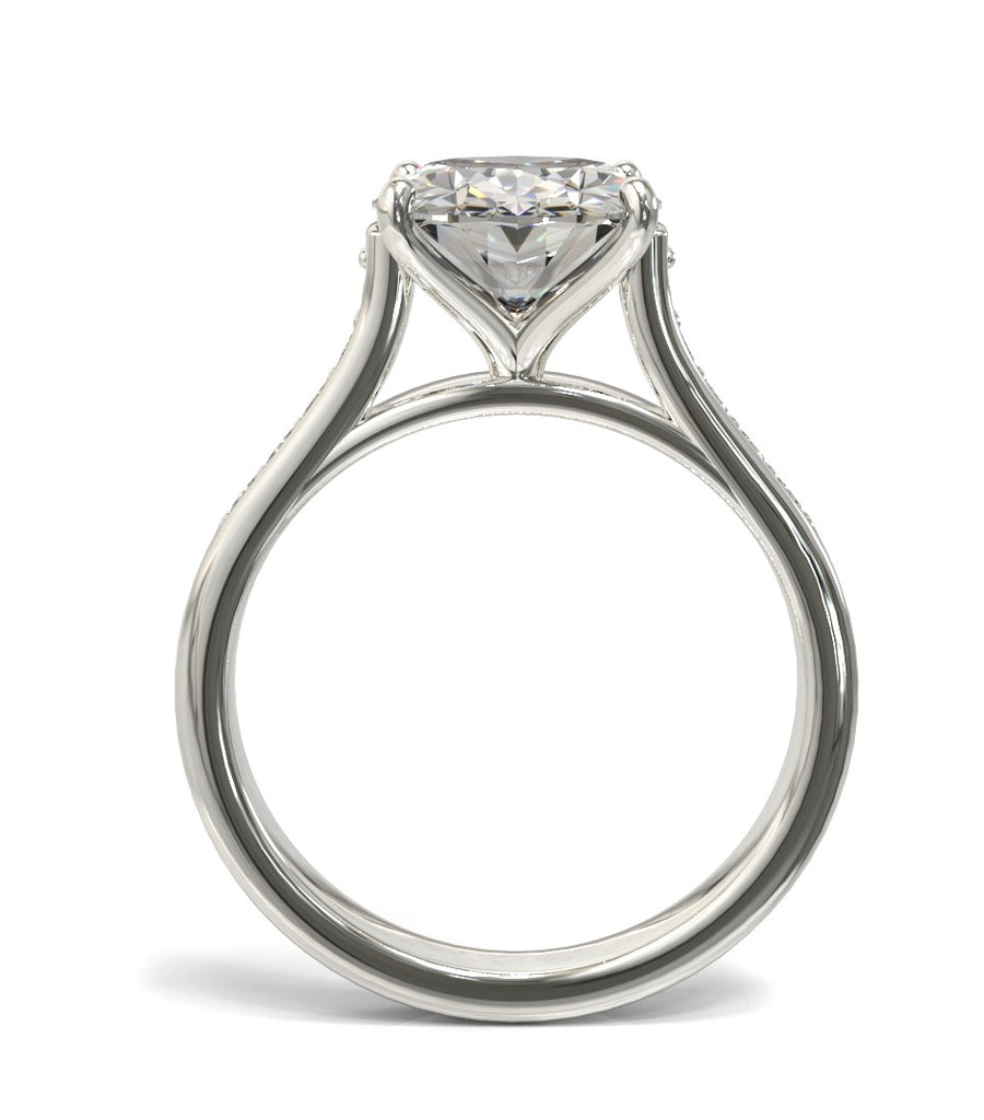 anello ovale con diamanti